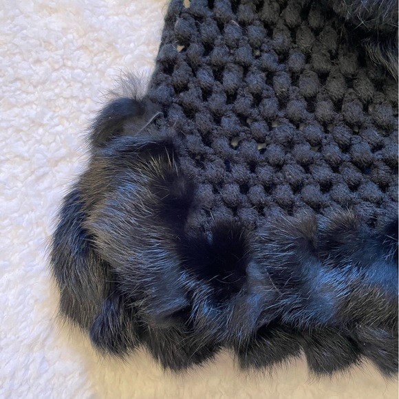 Cabo crochet black fur trim sweater - Picture 3 of 10